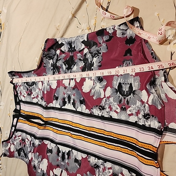 Patterned top - Picture 6 of 6